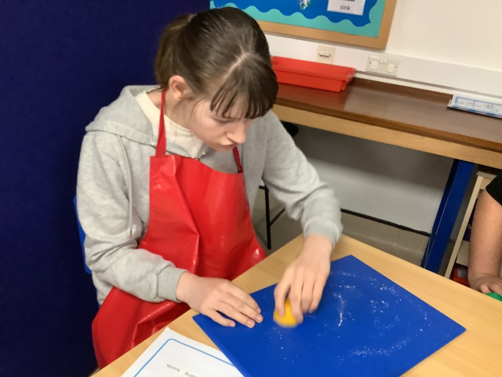 Using a lemon and salt to clean a chopping board